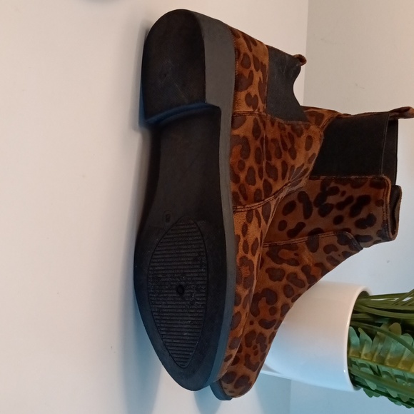 !!Fairly Worn!! Leopard ankle boots - Picture 3 of 5